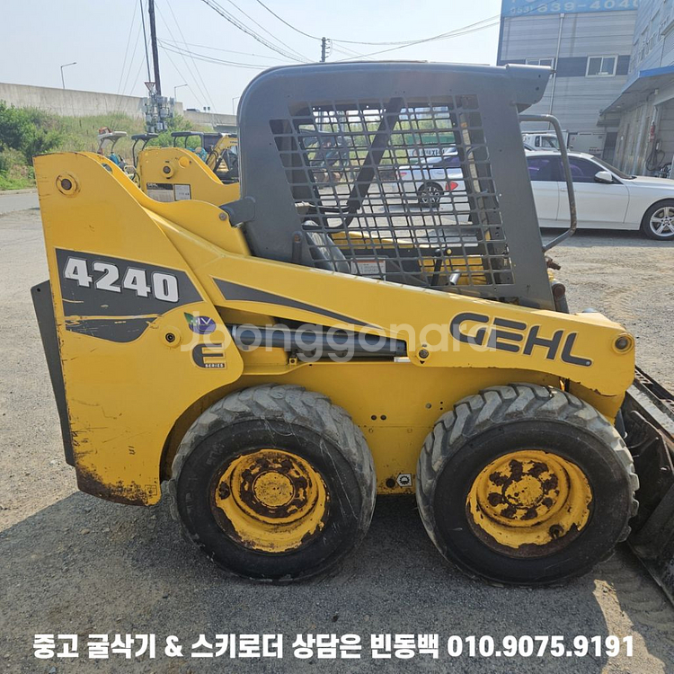11월특가 갤 4240 외부유압 농장용 중고스키로더--3