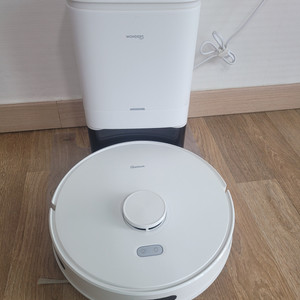 다이나킹 R21 로봇청소기 입니다.