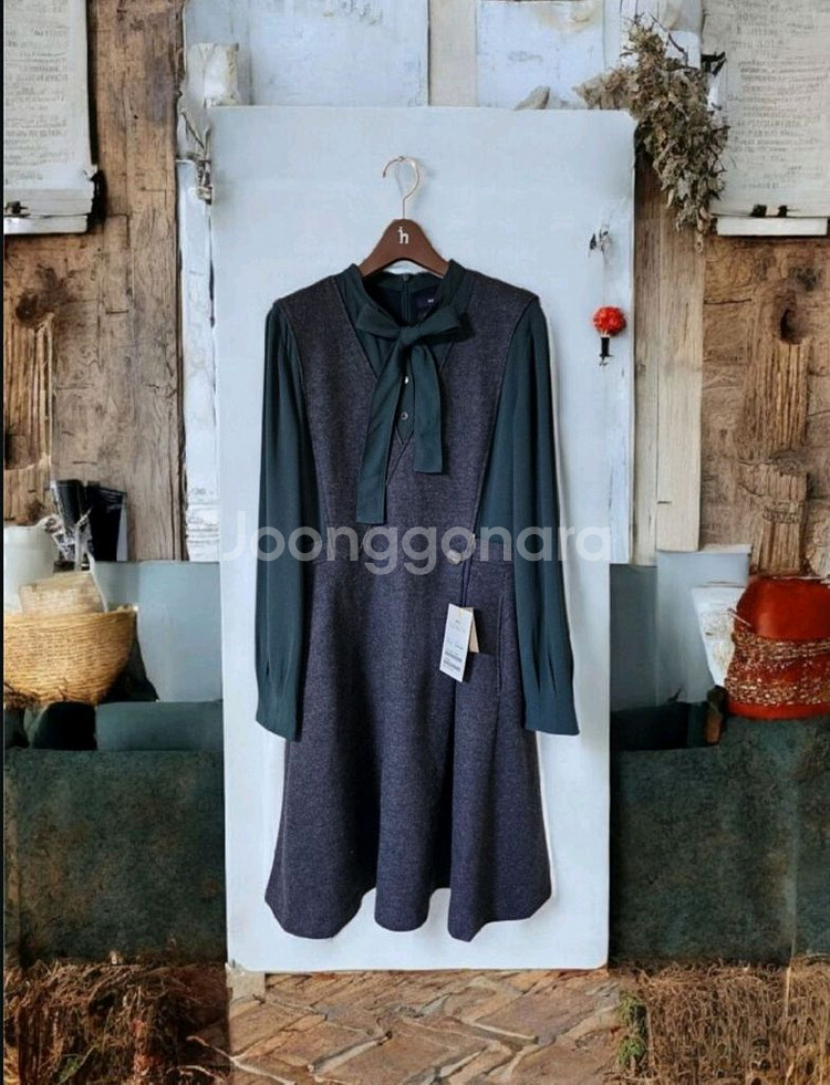 [미착용] 헤지스레이디스 배색 울 미디원피스 55 66--0