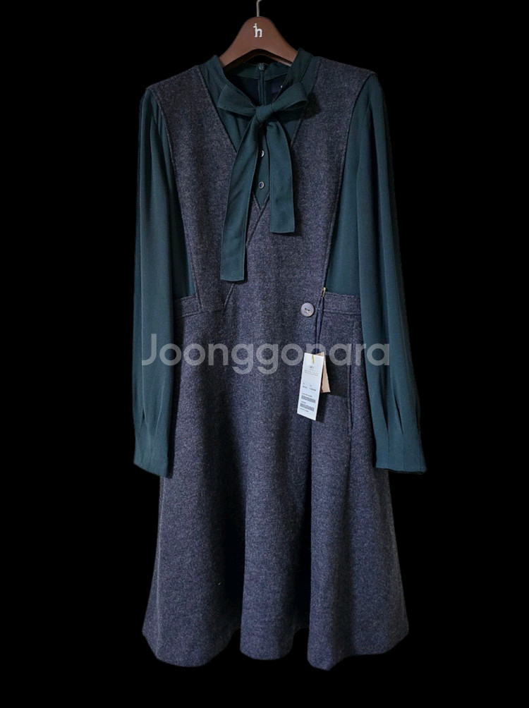 [미착용] 헤지스레이디스 배색 울 미디원피스 55 66--6