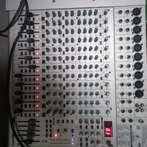 베링거 UB2442FX 음향믹서기