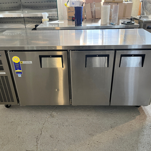 테이블냉장냉동고 1800 냉장2칸냉동1칸 에베레스트 간냉식