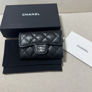 샤넬 클래식 똑딱이 카드지갑 은장 새제품 AP0214