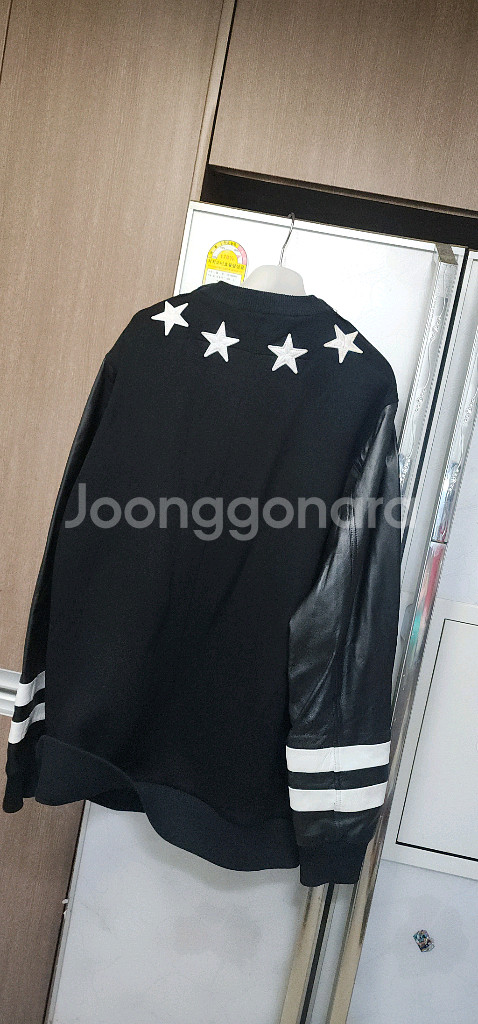 지방시 스타 가죽 맨투맨 95~100/ 톰브라운/스톤등--5