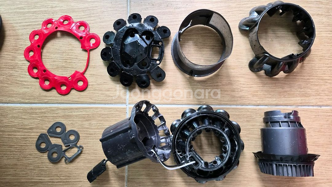 깨끗하게 세척한 다이슨 무선 청소기 V10 풀세트(60분 연속동작)--8