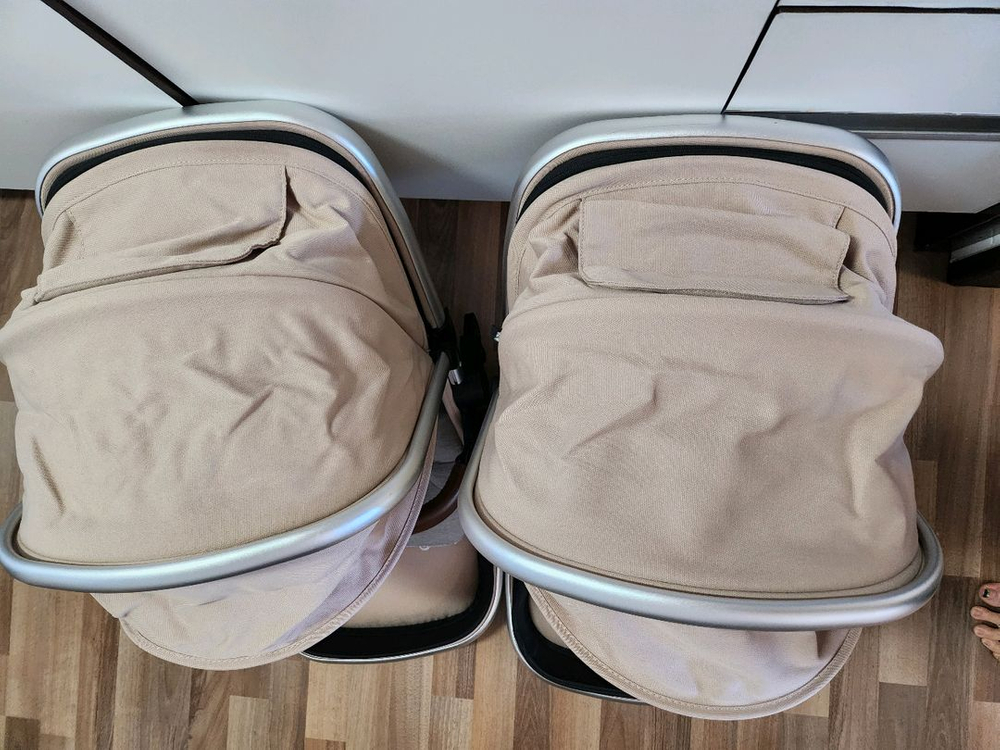 큐터스 쌍둥이 유모차 이미지