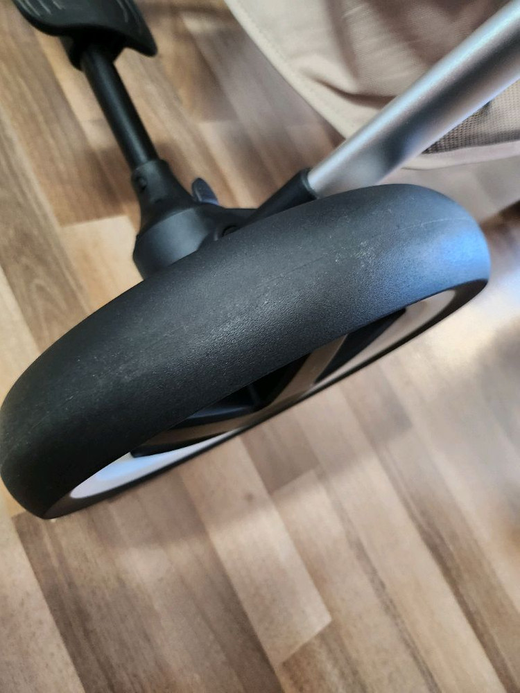 큐터스 쌍둥이 유모차 이미지