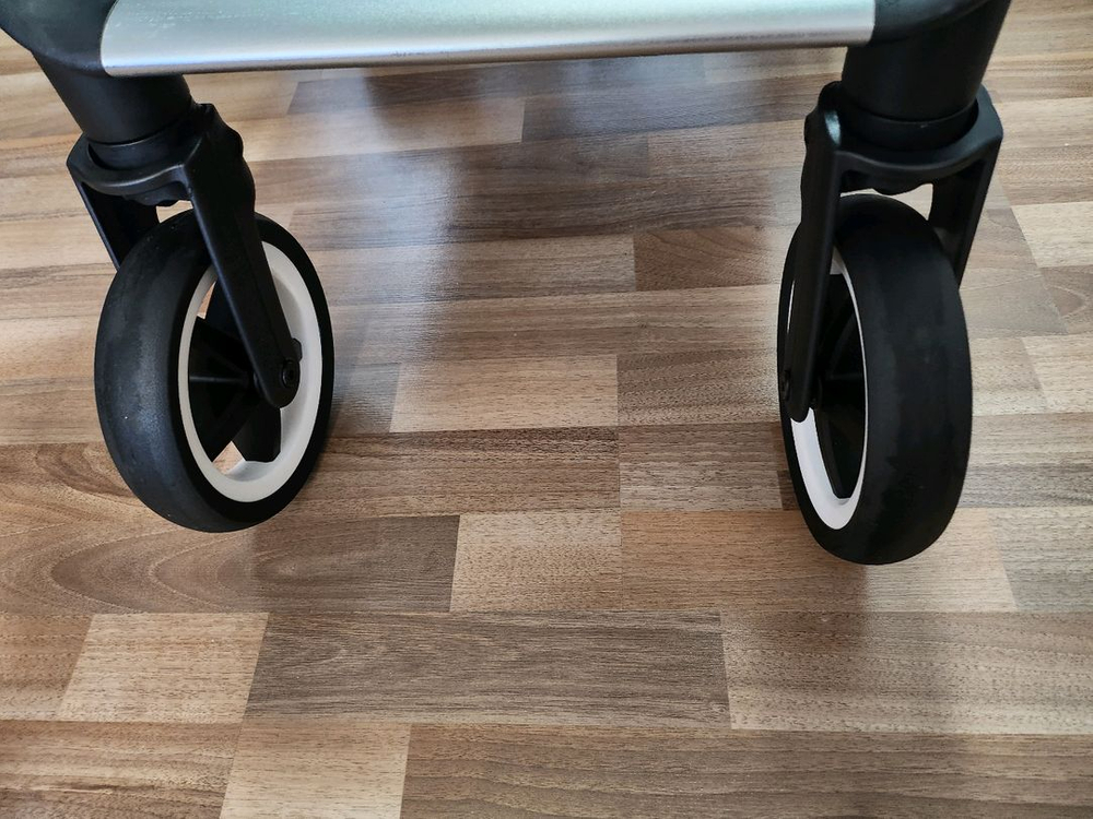 큐터스 쌍둥이 유모차 이미지