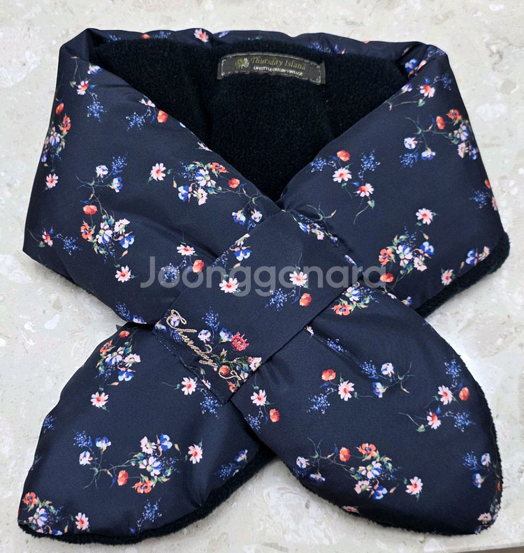 써스데이아일랜드 플라워 넥워머 새상품--0