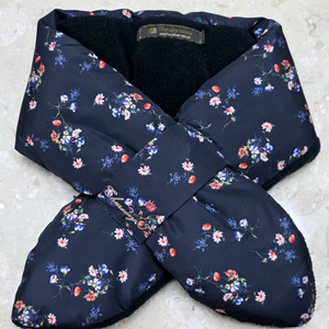 써스데이아일랜드 플라워 넥워머 새상품