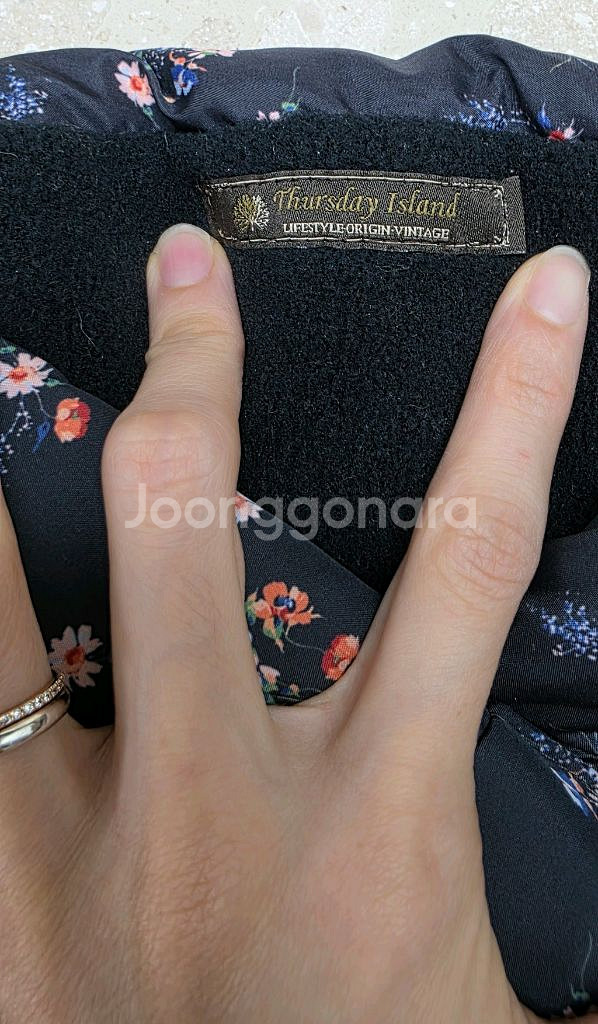 써스데이아일랜드 플라워 넥워머 새상품--2