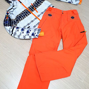 데상트 데모 여성 스키복