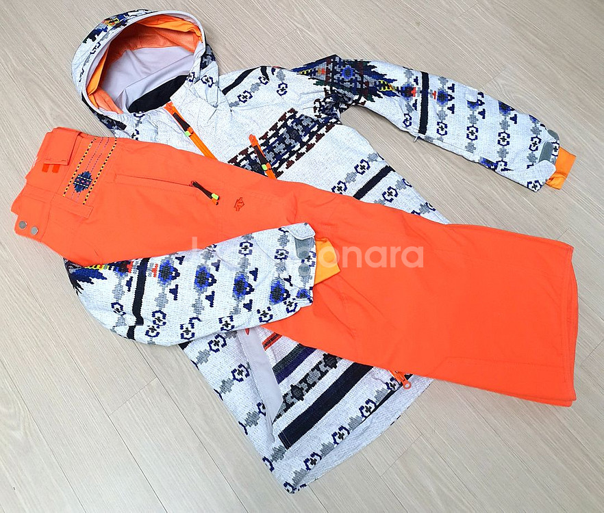 데상트 데모 여성 스키복--5