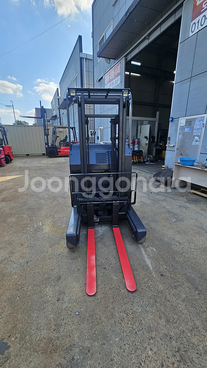 배터리2020년식 최신형 니찌유 입식1.5톤 전동지게차 3M 500만--2