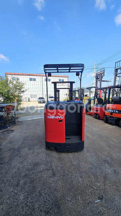 배터리2020년식 최신형 니찌유 입식1.5톤 전동지게차 3M 500만--3