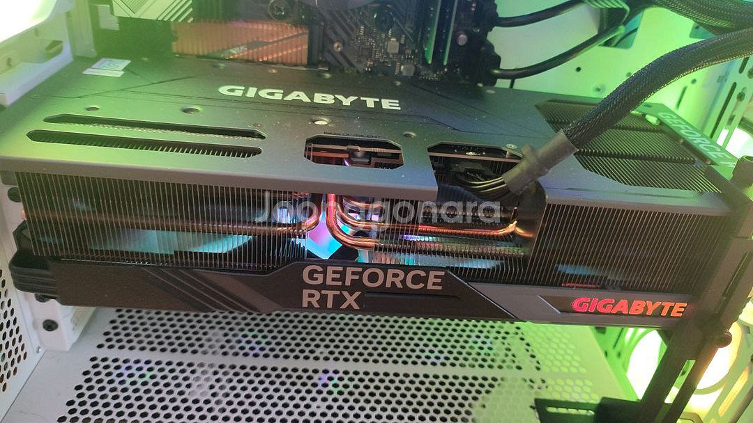 GIGABYTE RTX 4080 SUPER 그래픽카드--1