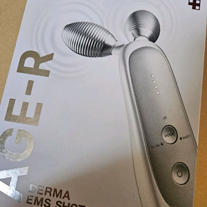 메디큐브 에이지알 더마EMS샷