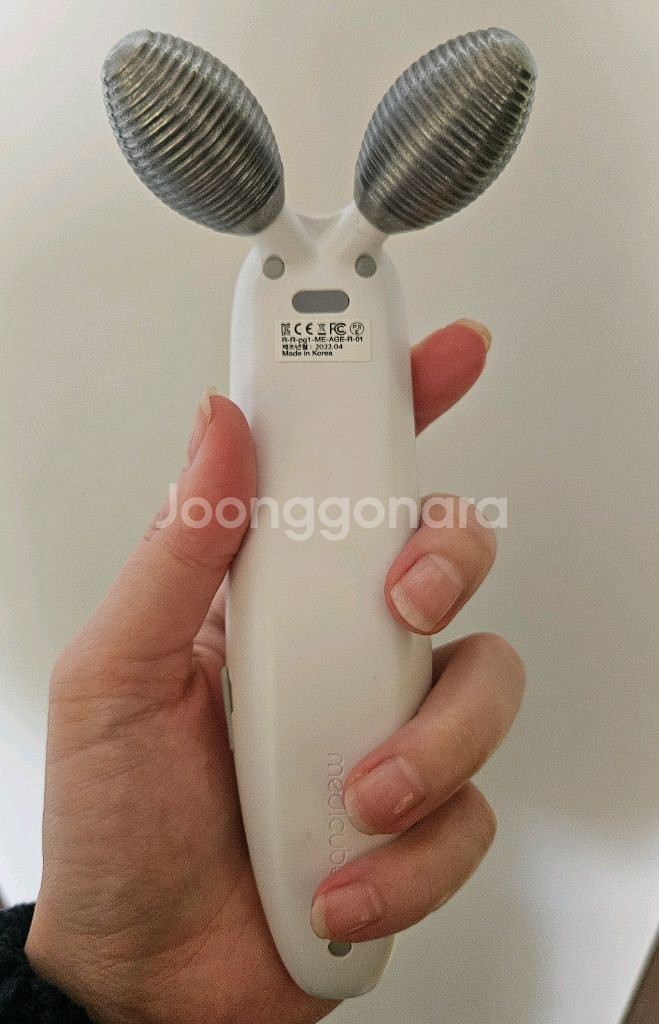 메디큐브 에이지알 더마EMS샷--1