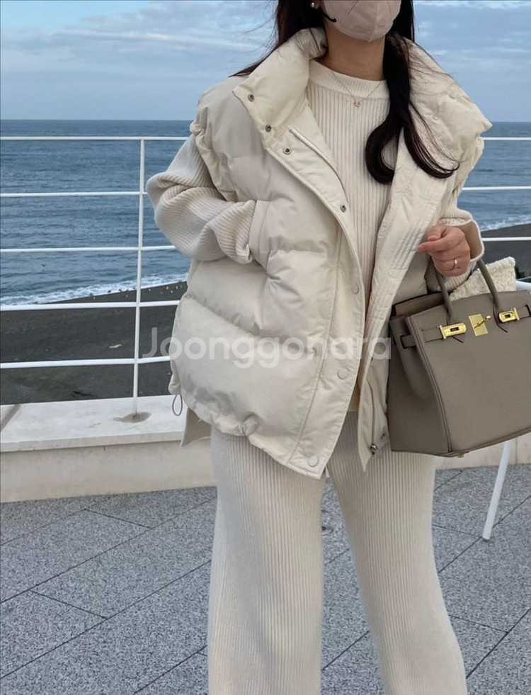 초겨울 데일리룩 루즈핏 스트링 웰론 패딩조끼 크림아이보--0