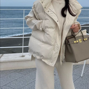 초겨울 데일리룩 루즈핏 스트링 웰론 패딩조끼 크림아이보