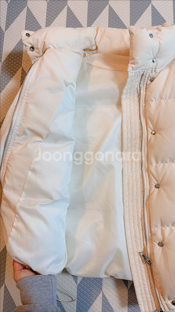 초겨울 데일리룩 루즈핏 스트링 웰론 패딩조끼 크림아이보--5