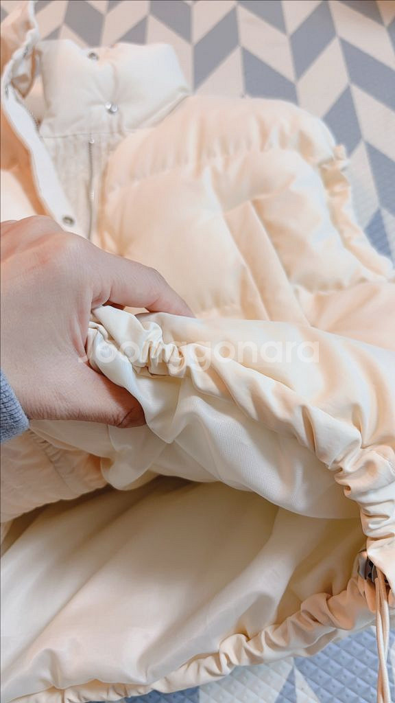 초겨울 데일리룩 루즈핏 스트링 웰론 패딩조끼 크림아이보--6