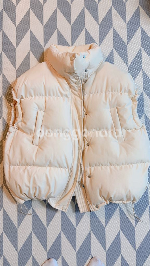 초겨울 데일리룩 루즈핏 스트링 웰론 패딩조끼 크림아이보--3