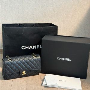 샤넬 클래식백 미듐 금장 풀박스