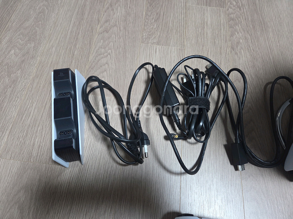 플스5 슬림디스크 에디션과 악세사리 일괄 판매합니다--3