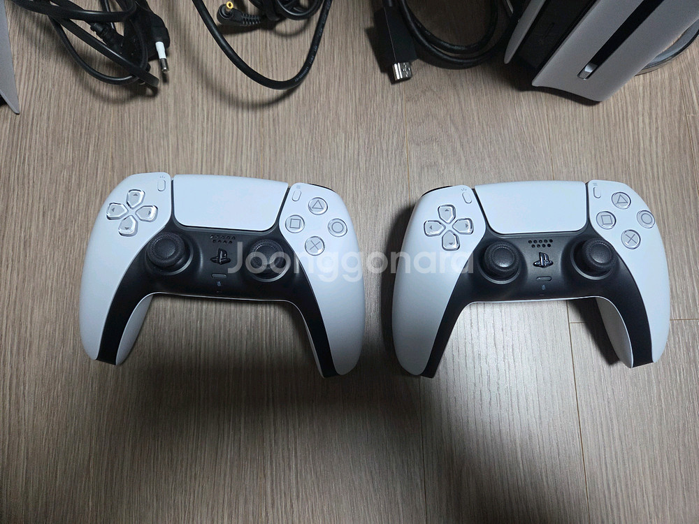 플스5 슬림디스크 에디션과 악세사리 일괄 판매합니다--4