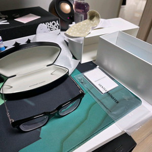 젠틀몬스터 ZIN 01 블랙 안경테