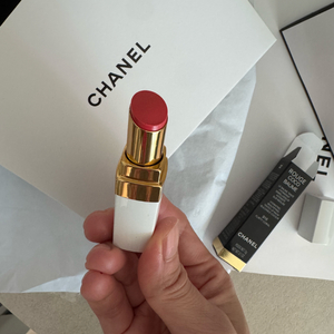 샤넬 루쥬코코밤 916(플러티 코랄)