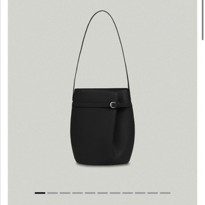 새상품)폴뉴아 옹드백 블랙 (소가죽)