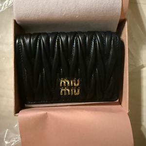 미우미우 마테라쎄 나파레더 카드 반지갑 블랙 새상품