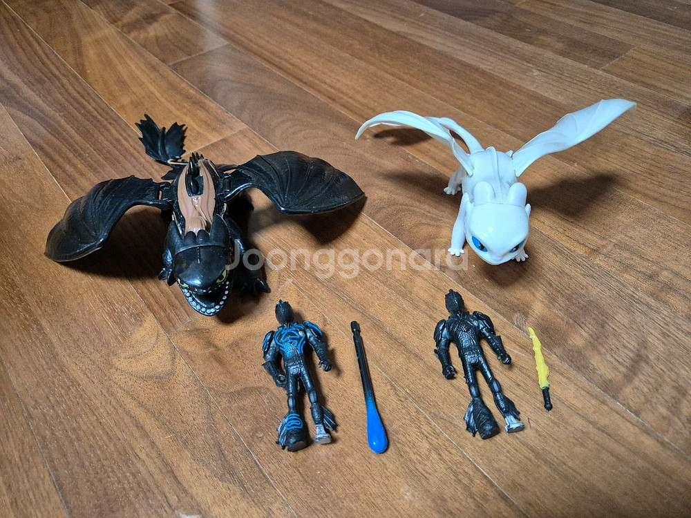 드래곤 길들이기 투슬리스와 라이트 퓨리 피규어 세트--0