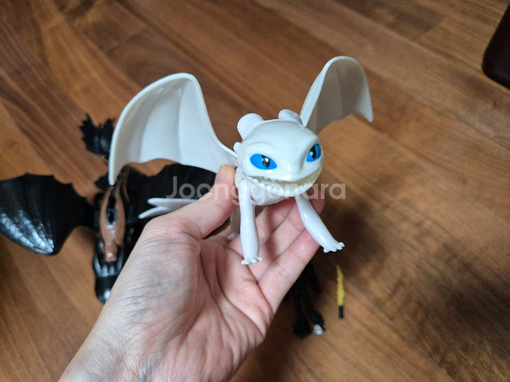 드래곤 길들이기 투슬리스와 라이트 퓨리 피규어 세트--3