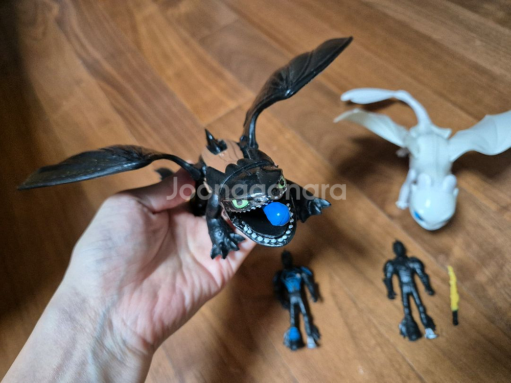 드래곤 길들이기 투슬리스와 라이트 퓨리 피규어 세트--2