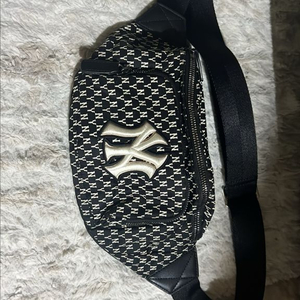 MLB 뉴욕양키스 모노그램 힙색