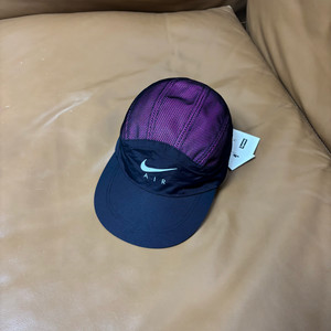 슈프림 x 나이키 트레일 블랙 퍼플 러닝 캠프캡 모자 (Black)