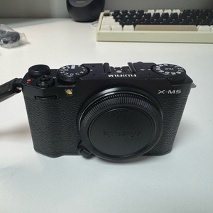 후지필름 x-m5 블랙 + 1545 번들렌즈 팝니다