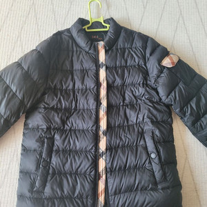 닥스키즈 덕다운 경량패딩 140사이즈팝니다