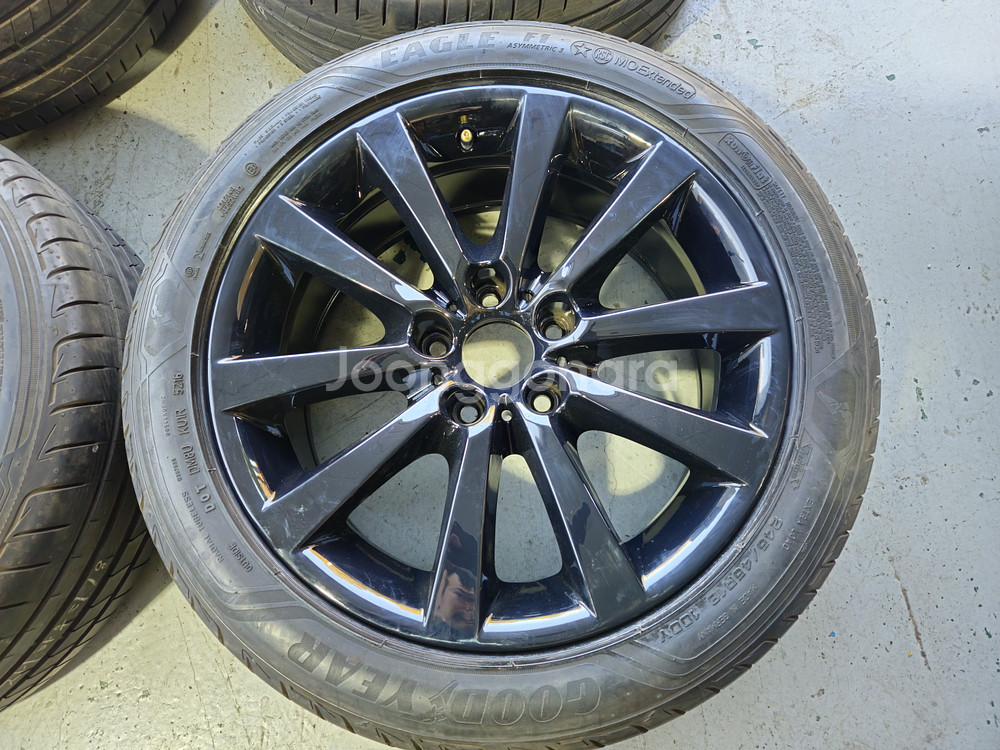 BMW F10 18인치 휠타이어 245 45 18인치 판매--0