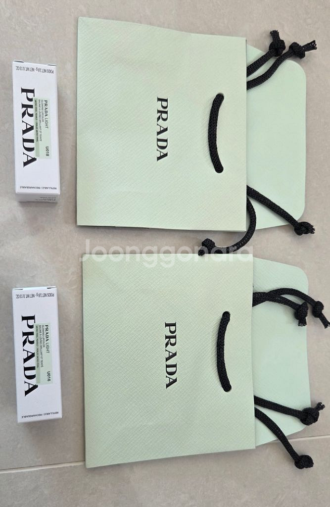 프라다 글로우 밤 새상품 립밤--1