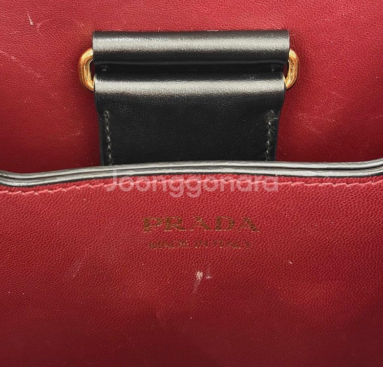 [M] 프라다 파니에 유광 브러시드 레더 버킷 백 토트백 미디움 블랙--9