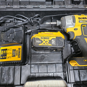 디월트 브러쉬리스 충전 임팩 드릴 드라이버 세트