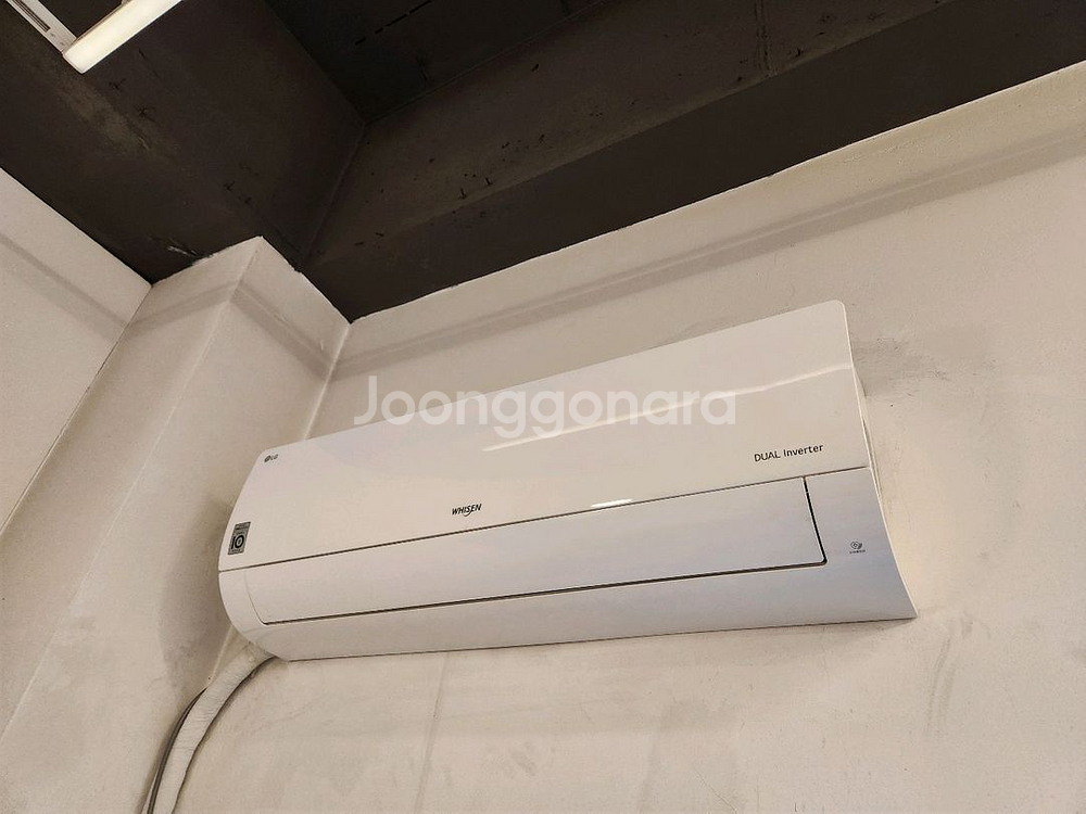 LG휘센 벽걸이 에어컨 11평형입니다.--0