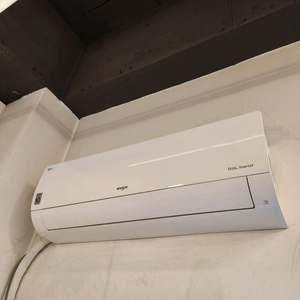 LG휘센 벽걸이 에어컨 11평형입니다.