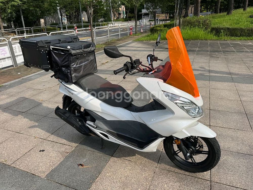 혼다 pcx125 17년 스마트키 화이트컬러 팝니다--0