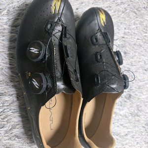 주아투 로드 클릿슈즈 최상급 43사이즈 급매 마지막인하