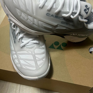 요넥스 캐스케이드 배드민턴화 새상품